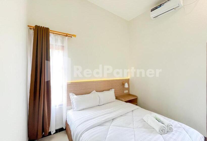 高级大房间, Jenggo Riverside Mitra Reddoorz Near Kampung Inggris Pare