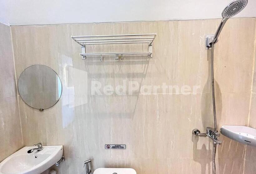 豪华房间, Jenggo Riverside Mitra Reddoorz Near Kampung Inggris Pare