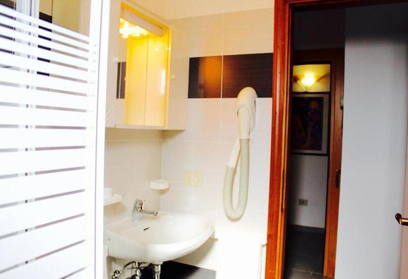 Трехместный Номер Стандарт с Балконом, President Pool & Room