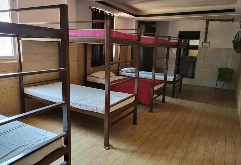 共用房间的床, Suja Krishna Residency