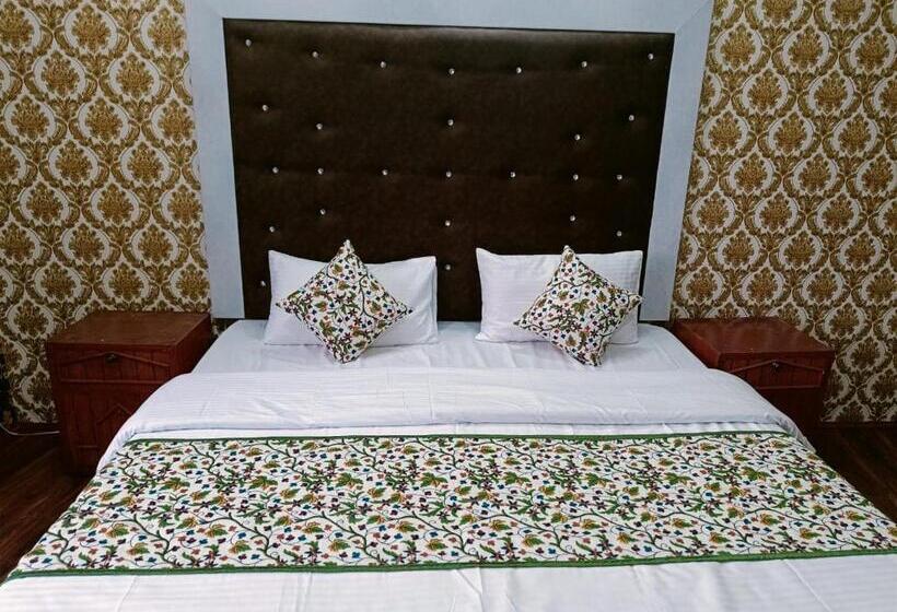 Номер Deluxe, Fabhotel Kashmir Hilltown