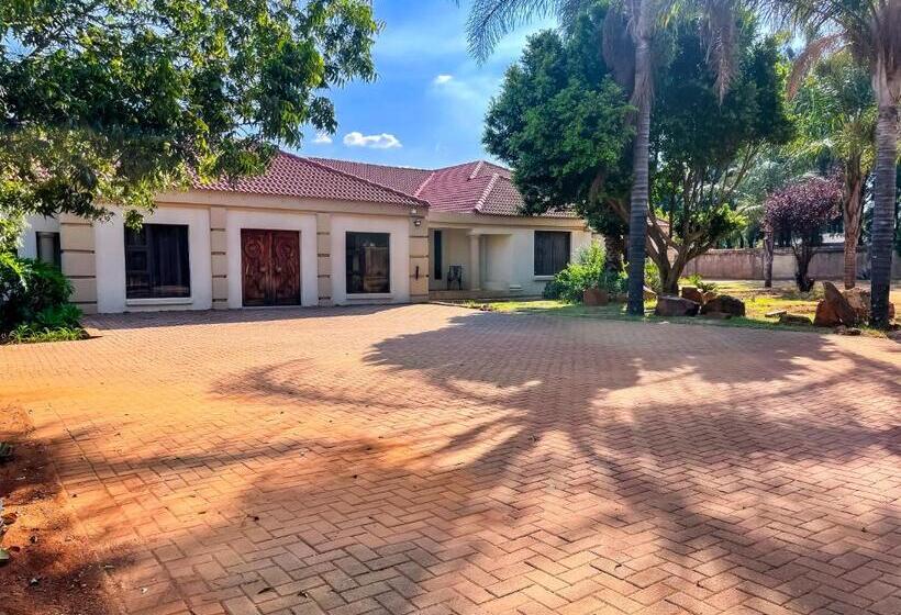 Семейный Номер Вид на Сад, Bobisemo Luxury Guesthouse