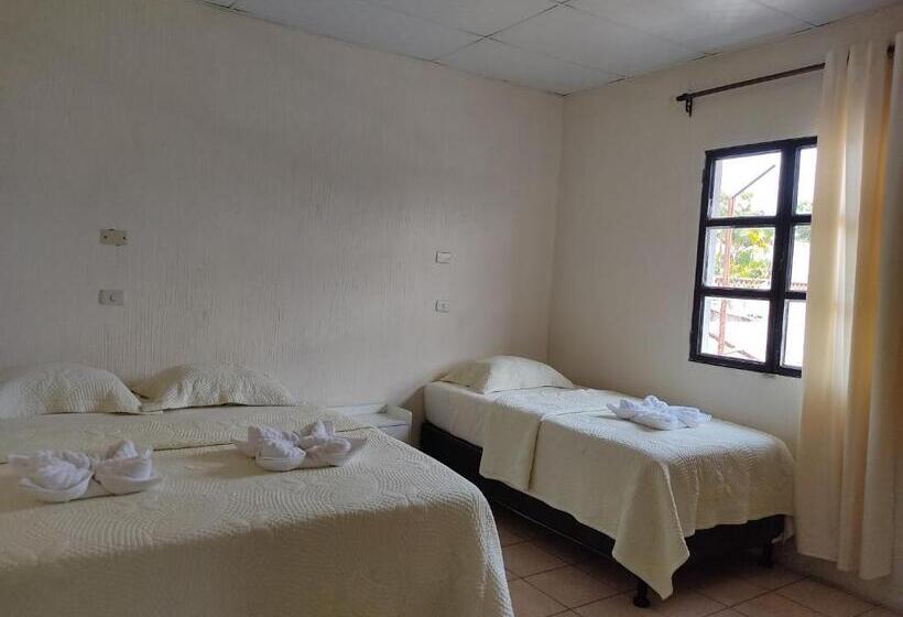 اتاق استاندارد سه نفره, Blue Moon Hostel