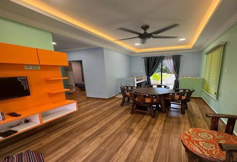 Люкс Повышенной Комфортности, Capital O 90949 Pelangi Beach Resort Mersing
