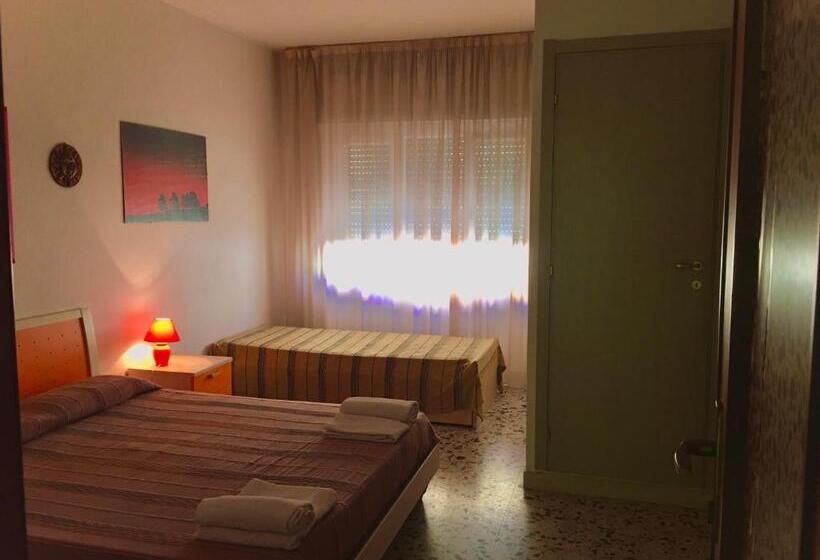 חדר סטנדרט לשלושה, Catalan Room S