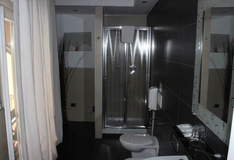 חדר סטנדרט לשלושה, La Suite Rooms & Apartments