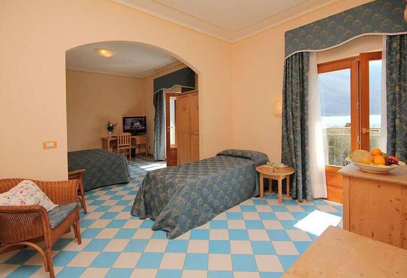 سوییت جونیور با بالکن, Locanda Ruscello Garnì