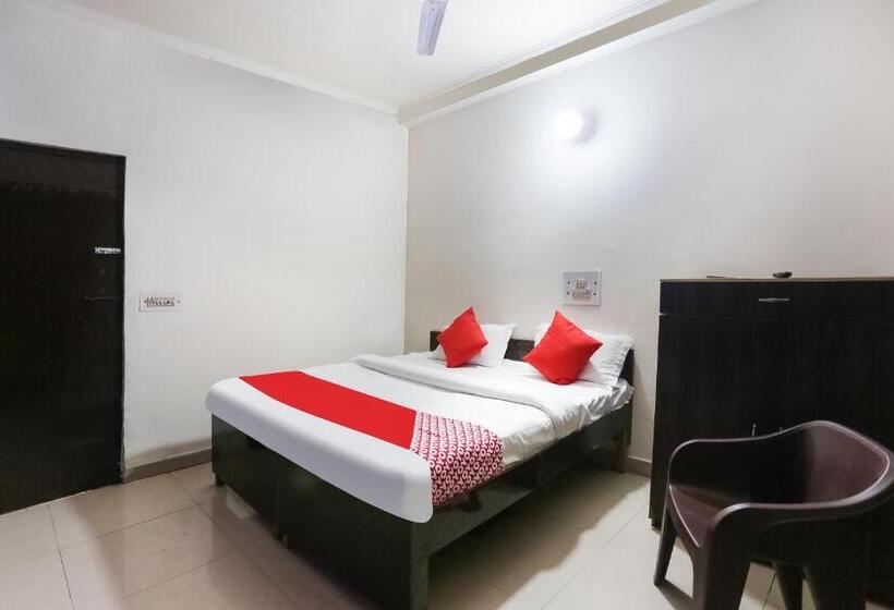 Quarto Triplo Clássico, Oyo 30615 Hotel Rock Inn