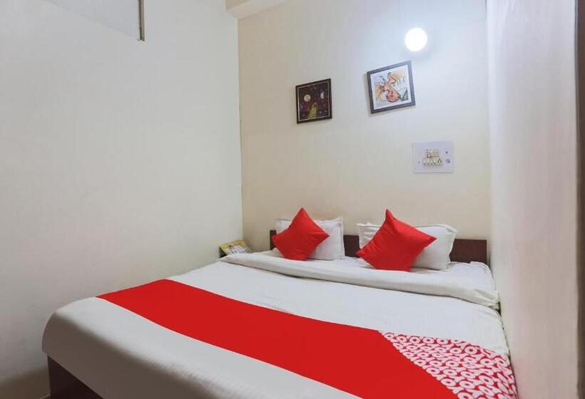 Quarto Basic, Oyo 30615 Hotel Rock Inn