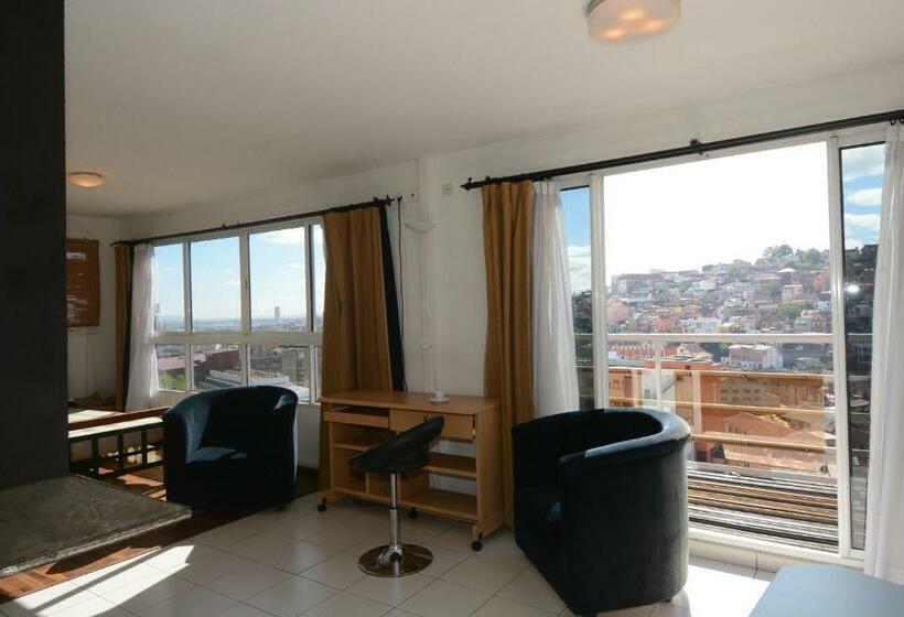 استودیوی استاندارد, Aina Hôtel