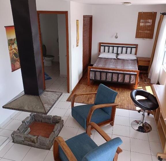 استودیوی استاندارد, Aina Hôtel