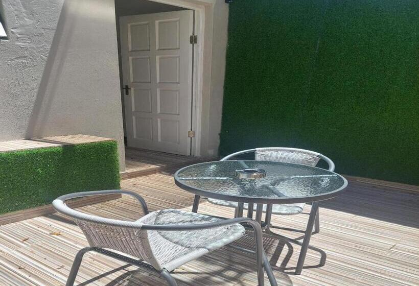 컴포트 룸, Muco Guest House