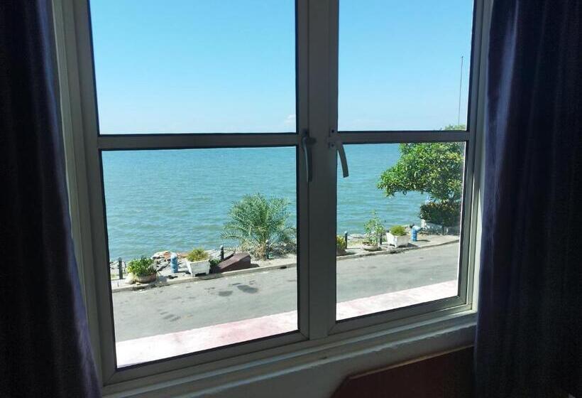 اتاق لوکس با چشم‌انداز دریا, Marine Bay