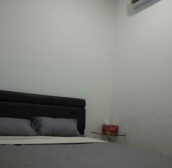 Номер Стандарт, Moon Eleven Hostel Near Klia & Klia2