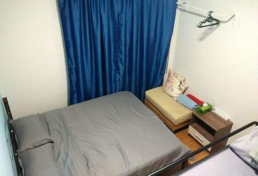 Семейный Номер, Moon Eleven Hostel Near Klia & Klia2