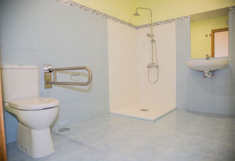 اتاق استاندارد با سرویس بهداشتی مشترک, Albergue Montoto   Hostel