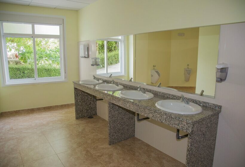 تختخواب در اتاق مشترک, Albergue Montoto   Hostel