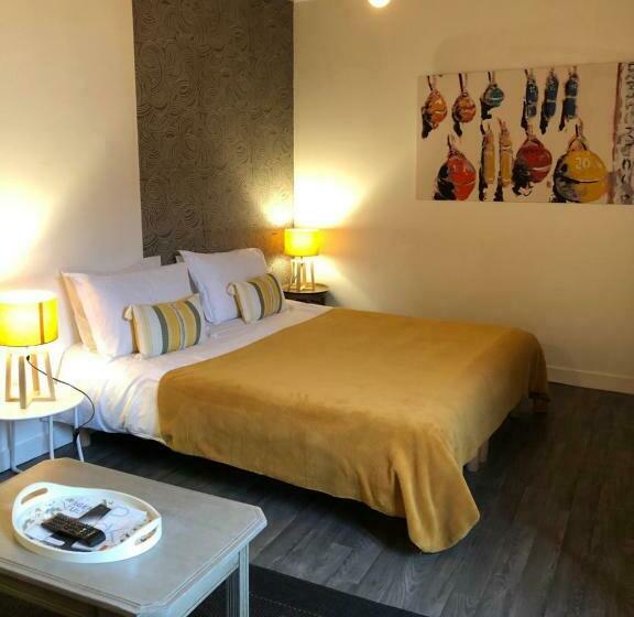 Номер Стандарт, Une Chambre En Ville