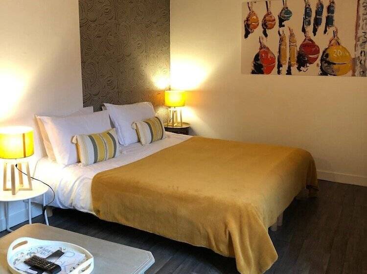 Номер Стандарт с Террасой, Une Chambre En Ville