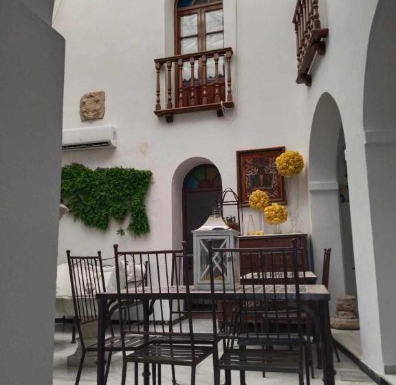 اتاق استاندارد با وان آب گرم, Hostel Mayflowers