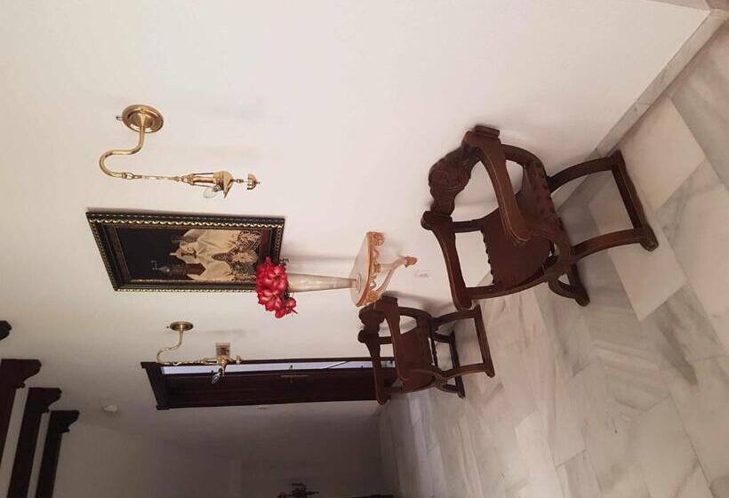 اتاق لوکس با وان آب گرم, Hostel Mayflowers