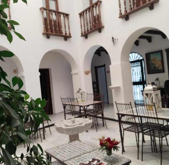 اتاق لوکس با وان آب گرم, Hostel Mayflowers