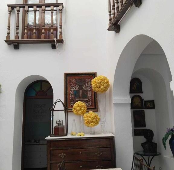 اتاق لوکس با تخت بزرگ, Hostel Mayflowers