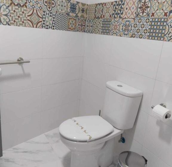 اتاق لوکس با تخت بزرگ, Hostel Mayflowers