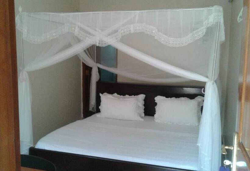 اتاق لوکس, Sandton Hotel Kasese