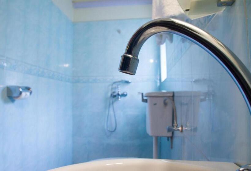 اتاق لوکس, Sandton Hotel Kasese