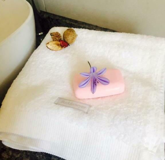 수피리어 트리플 룸, Unique Hotel & Suites