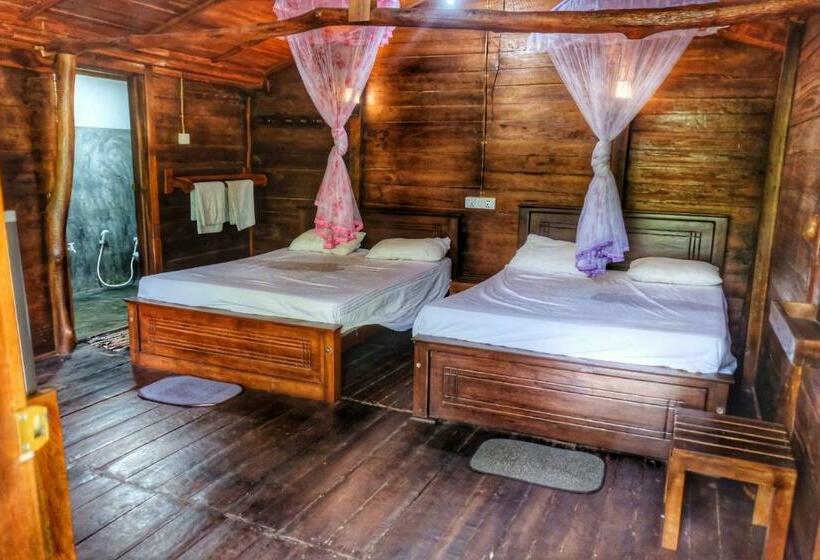 اتاق خانوادگی با چشم‌انداز کوه, Golden Rainbow Guest House