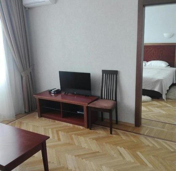 套房, Dnipro