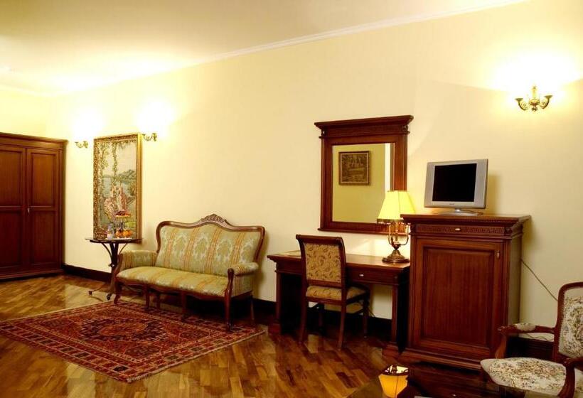 جناح جونيور, Optima Collection Dnipro