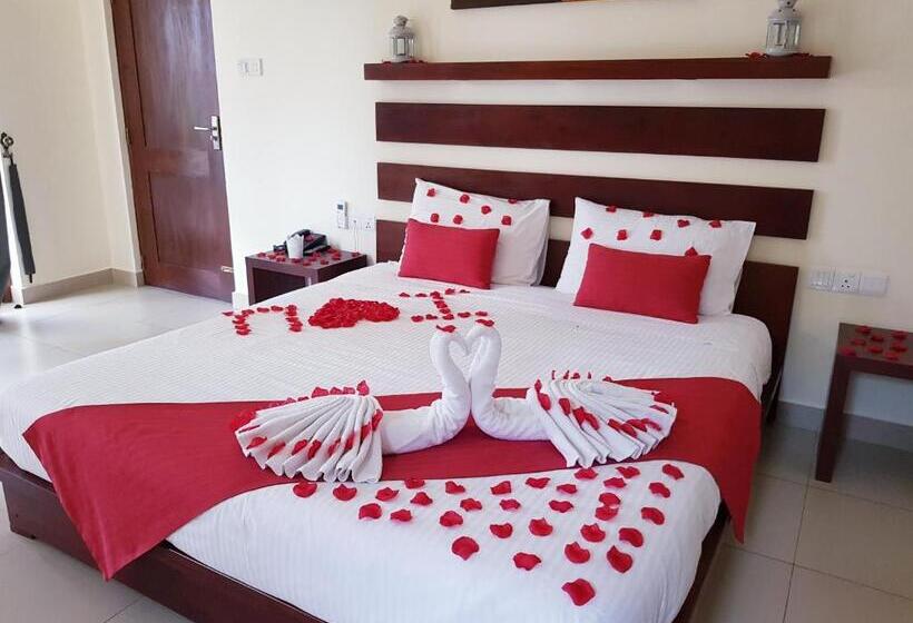 اتاق لوکس با بالکن, Sea Breeze Deluxe Inn