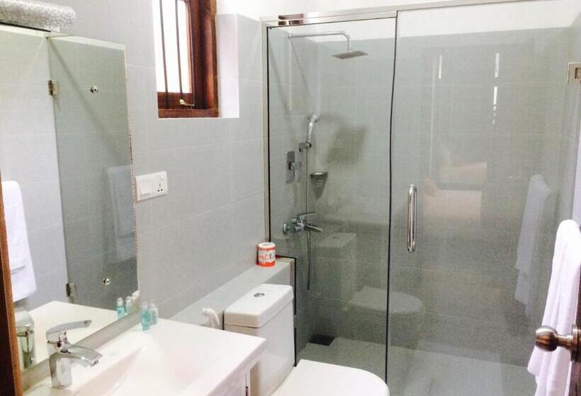 اتاق لوکس با بالکن, Sea Breeze Deluxe Inn