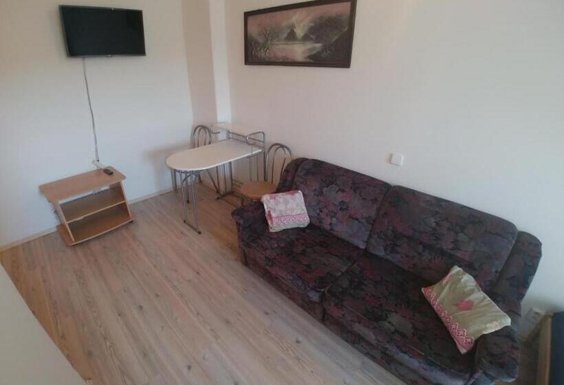 Номер Стандарт, Kv Apartmans Varšavská