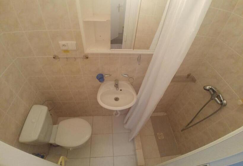 Номер Стандарт, Kv Apartmans Varšavská
