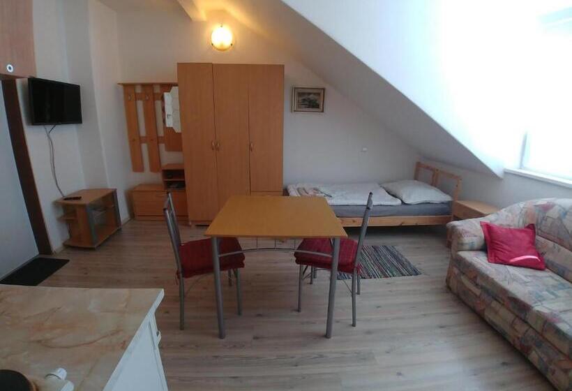 Апартаменты 1 Спальня, Kv Apartmans Varšavská