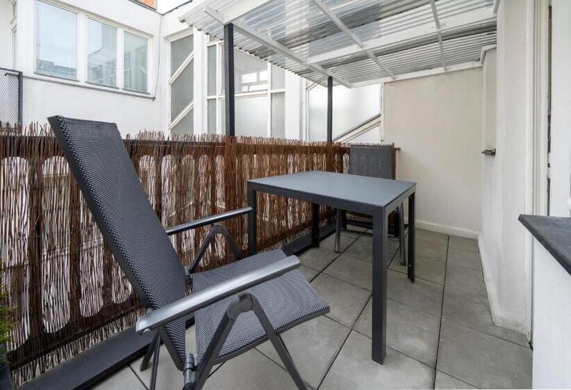 اتاق استاندارد با سرویس بهداشتی مشترک, New Town  Apple Apartments