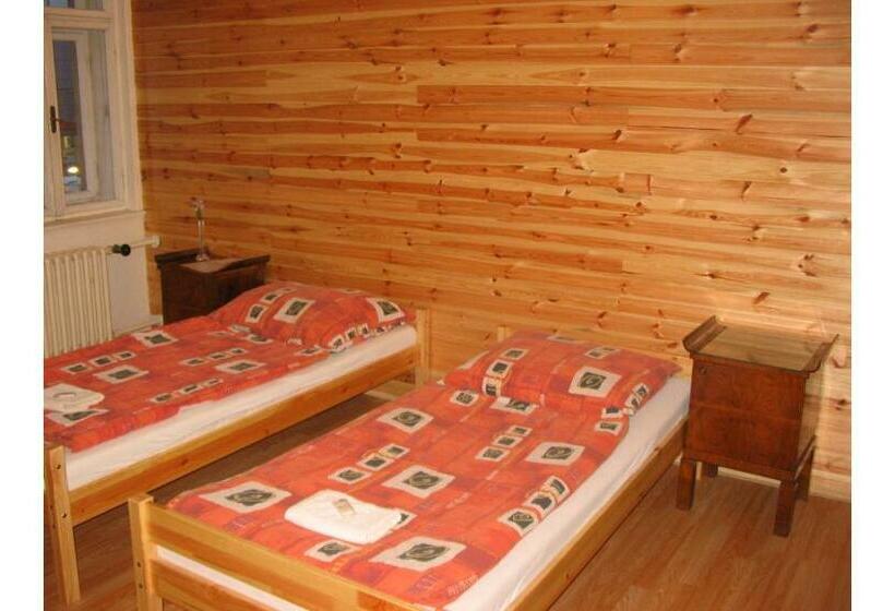 Quarto Quadruplo Estandar Banheiro Compartilhado, Hostel Bed   Breakfast Brno