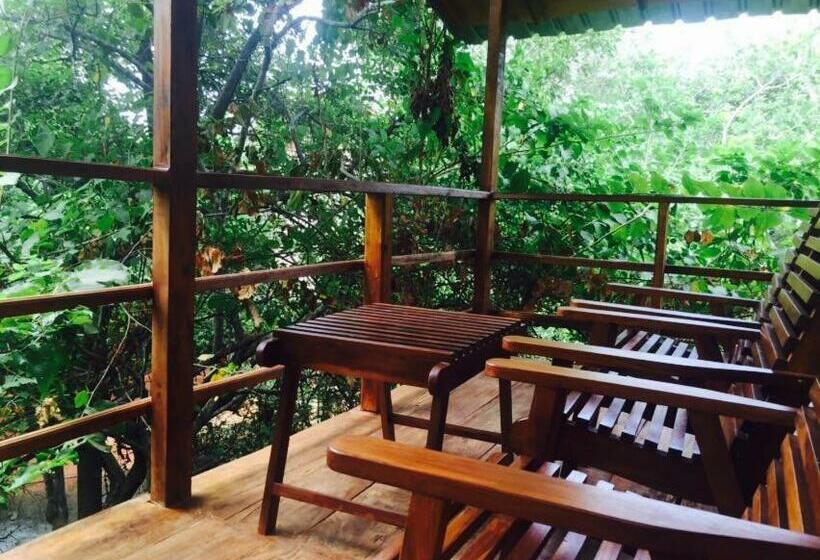 اتاق لوکس با بالکن, Inn On The Tree Eco Resort Sigiriya