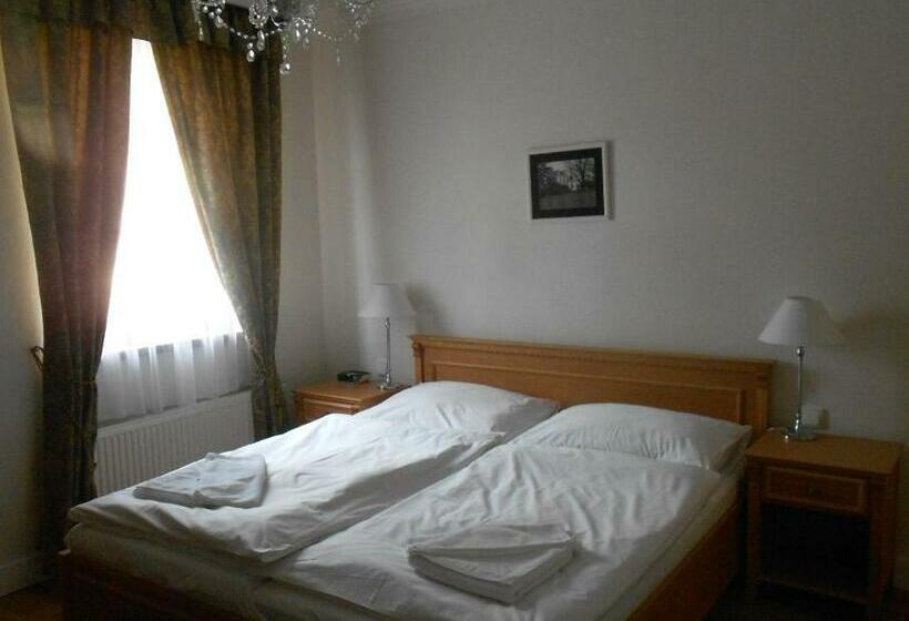 Номер Стандарт, Zamecky Hotel Lednice