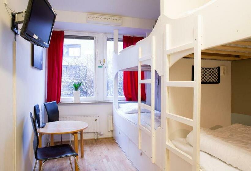 اتاق استاندارد سه تخته با سرویس بهداشتی مشترک, Backpackers Göteborg