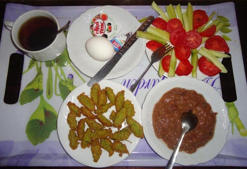 اتاق استاندارد چهار تخته, Freedom Hostel