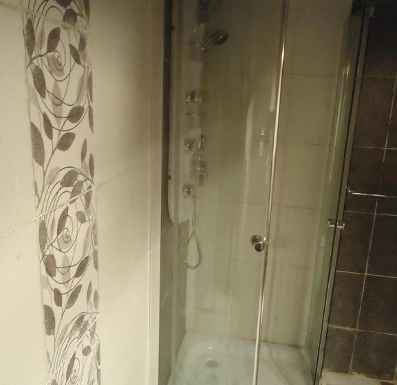 اتاق استاندارد چهار تخته, Freedom Hostel