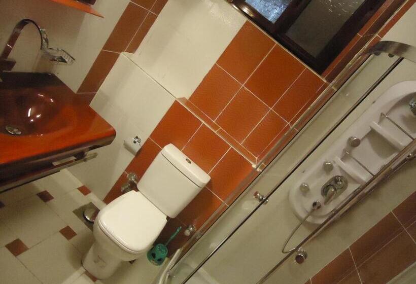 اتاق استاندارد چهار تخته, Freedom Hostel