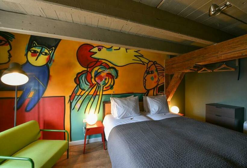 חדר דלוקס, De Gravin