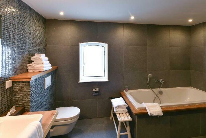 סוויטה דלוקס, De Gravin