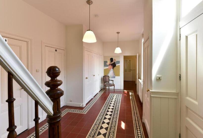 דירת חדר, De Gravin